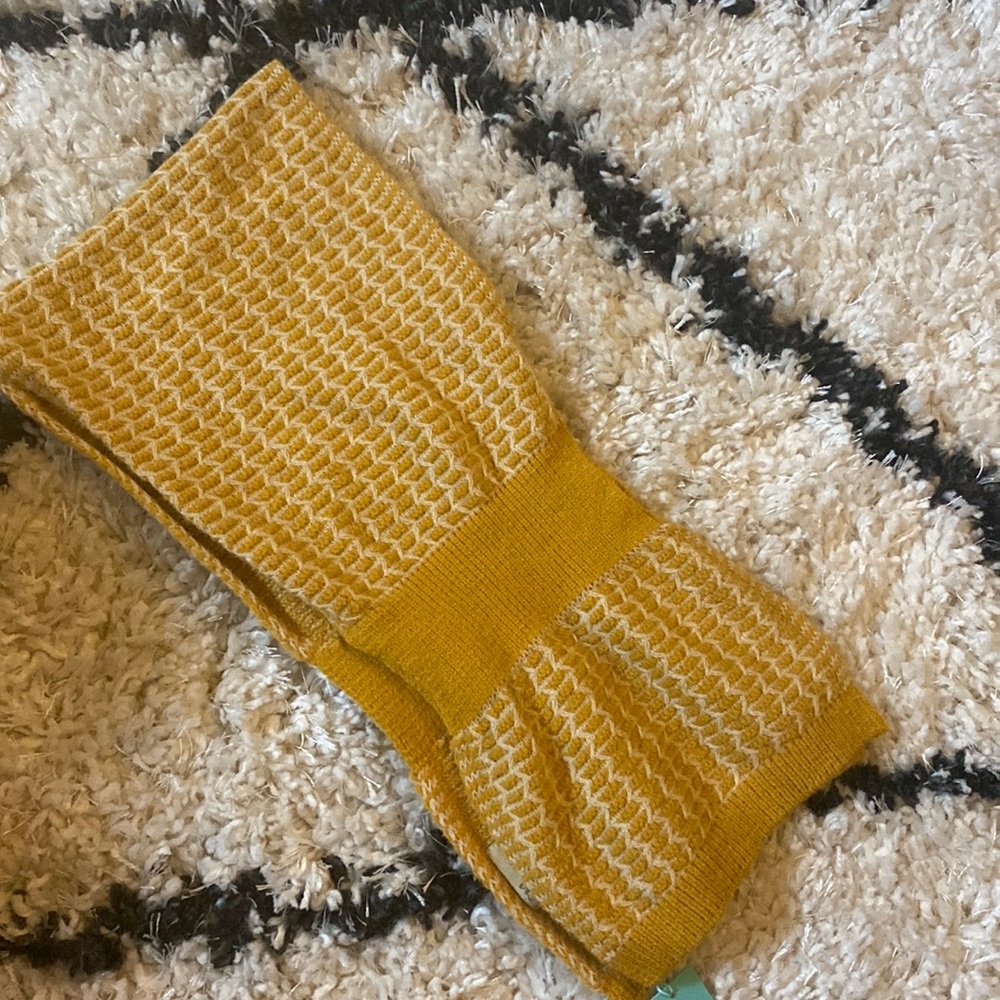 never worn scarf
